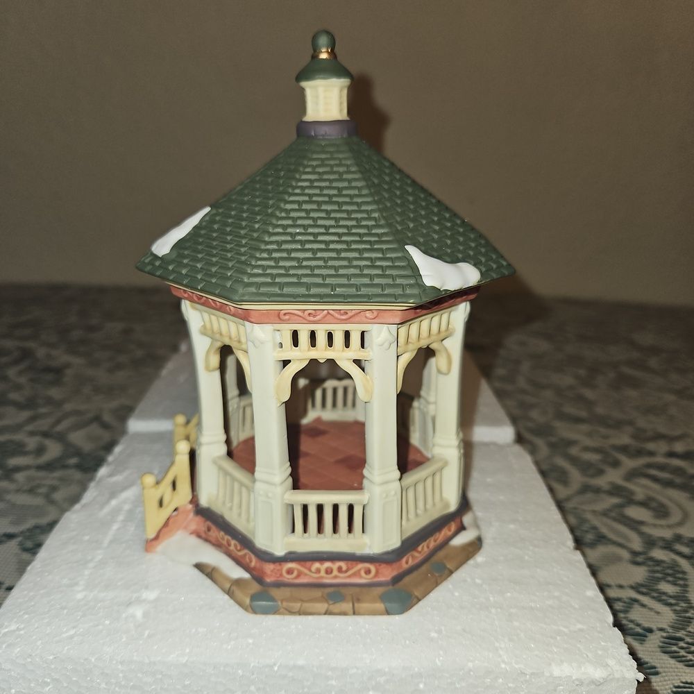 Dept. 18 Holiday Time Gazebo Glorieta - Picture 2 of 6